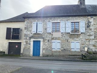 Maison de village LASSEUBE 162 (64290)