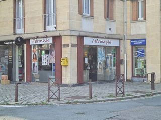 Local commercial POISSY 35 (78300)